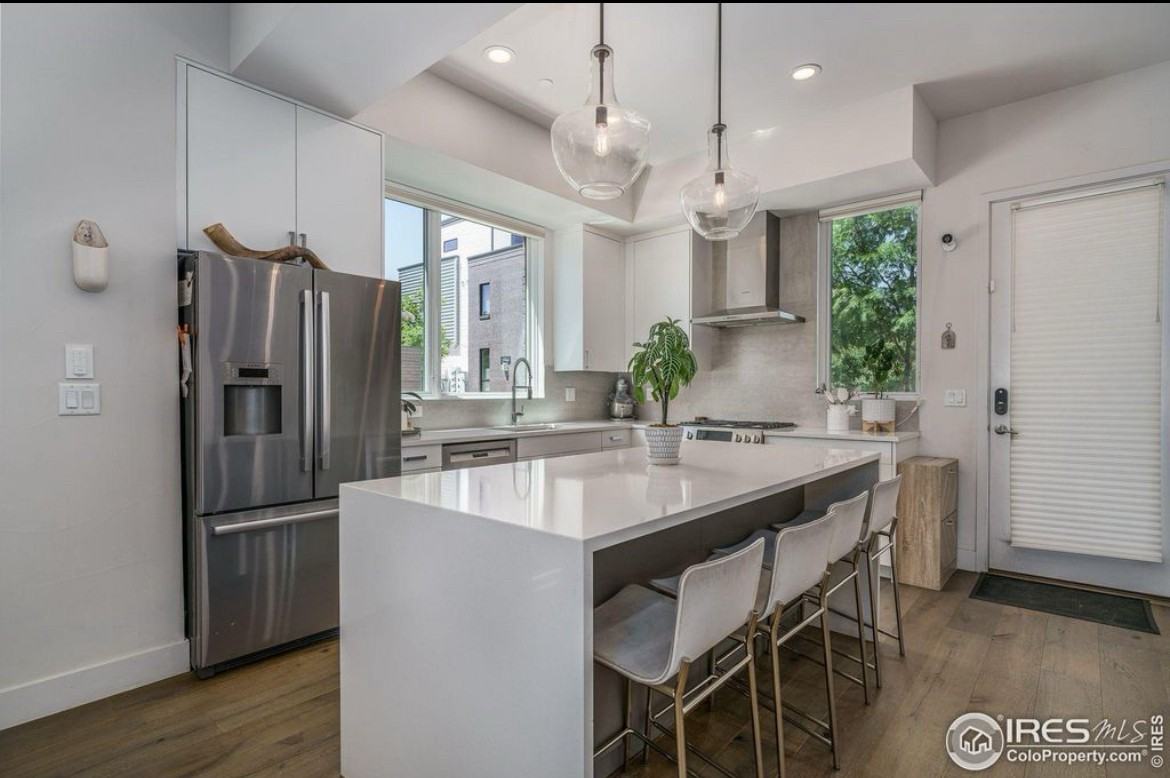 2901 32nd St - Photo 2 of 15