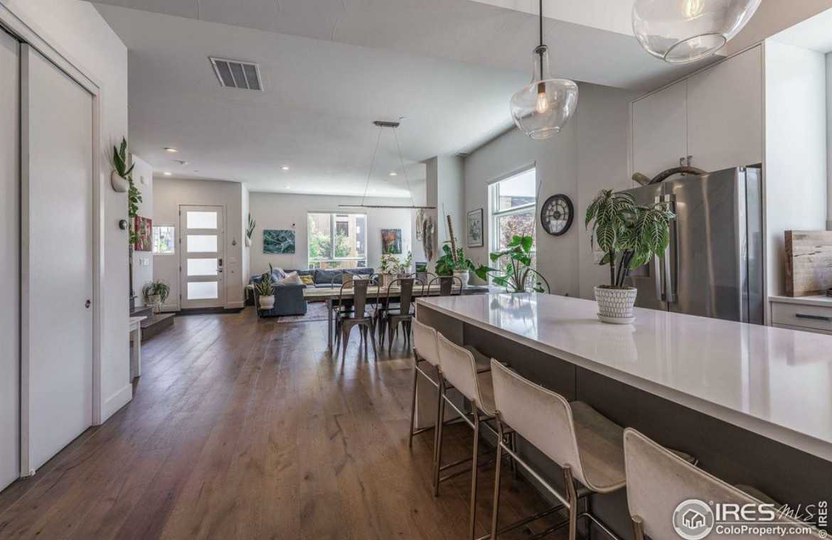 2901 32nd St - Photo 3 of 15