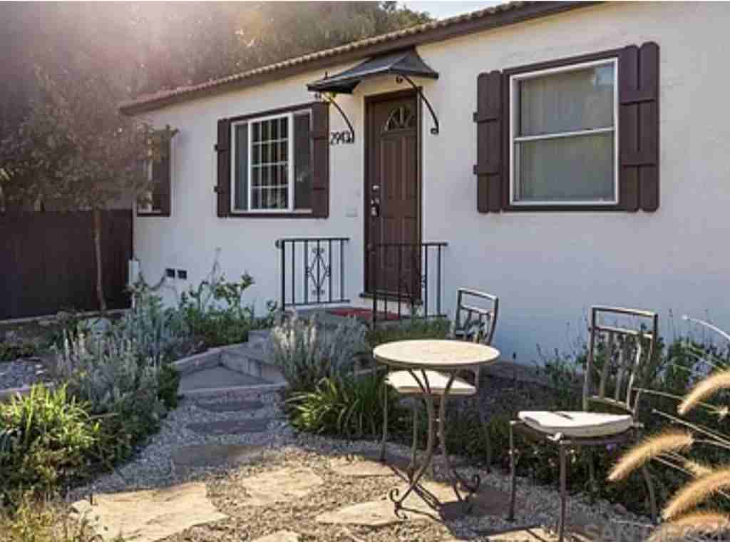 2943 Talbot St - Photo 2 of 8