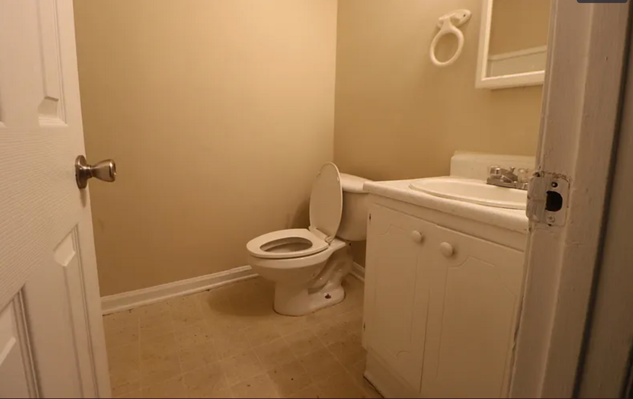 1346 Susan St - Photo 5 of 8