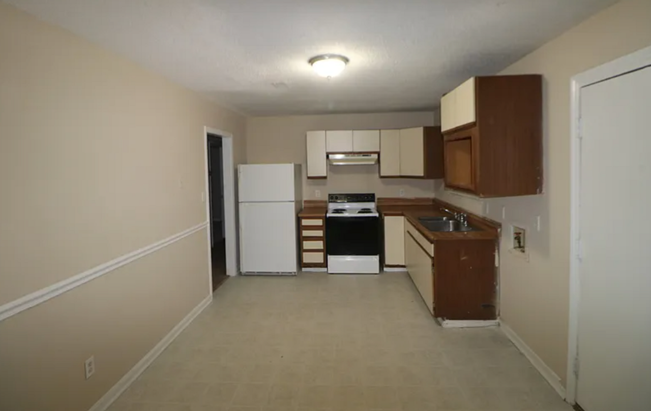 1346 Susan St - Photo 7 of 8