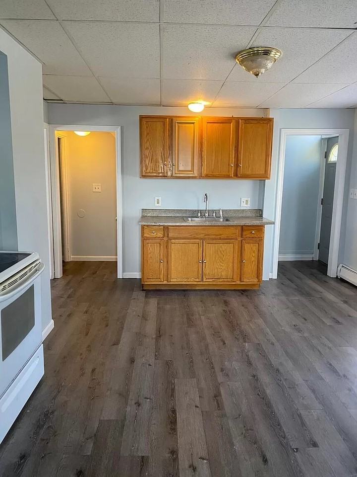 130 Sayles Ave - Photo 2 of 3