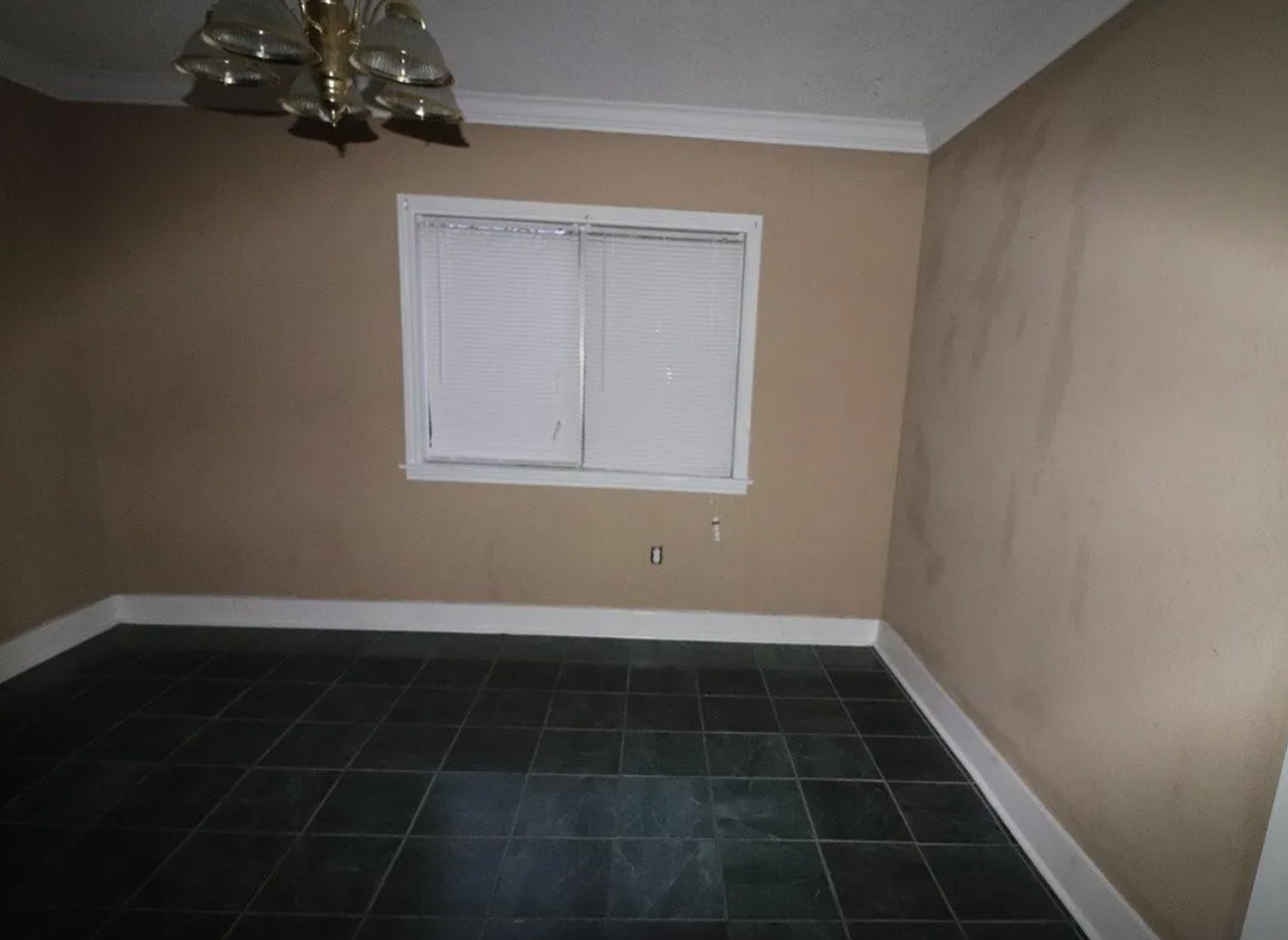 2654 Sheldon Drive - Photo 7 of 10