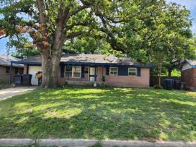 904 N Bradley Ave - Photo 1 of 1