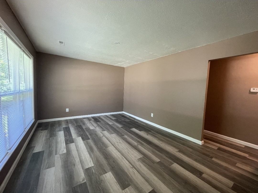 1955 Sir Richard Ct - Photo 3 of 16