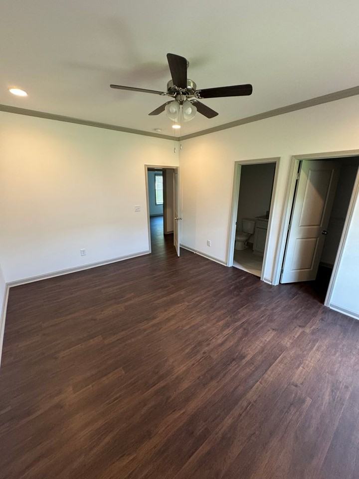 1406 Spring Dr - Photo 3 of 7