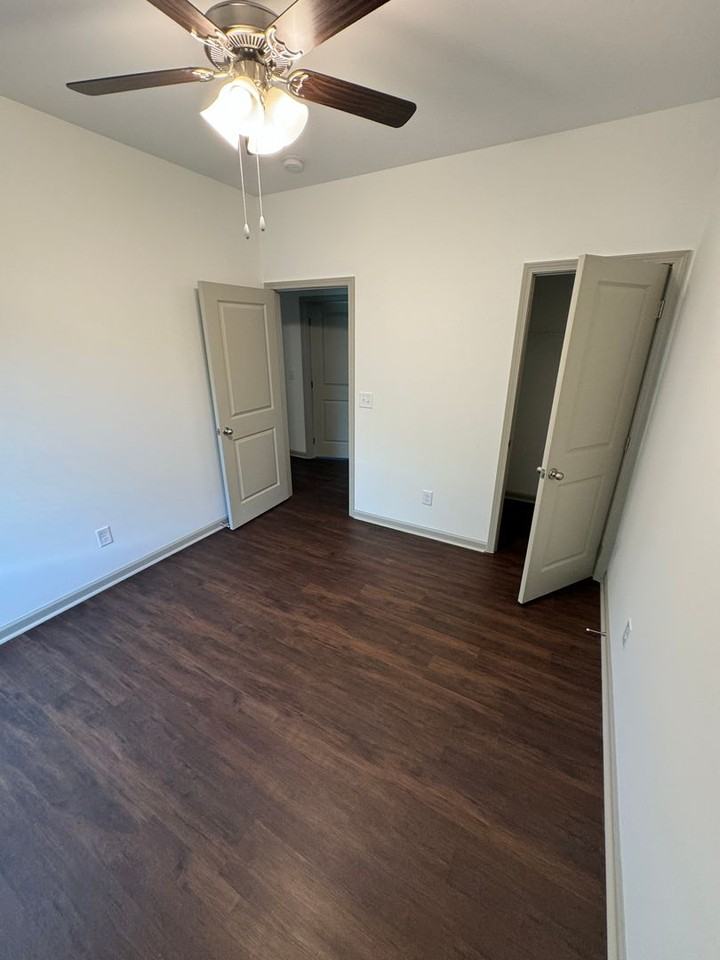 1406 Spring Dr - Photo 4 of 7