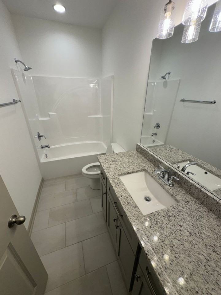 1406 Spring Dr - Photo 5 of 7