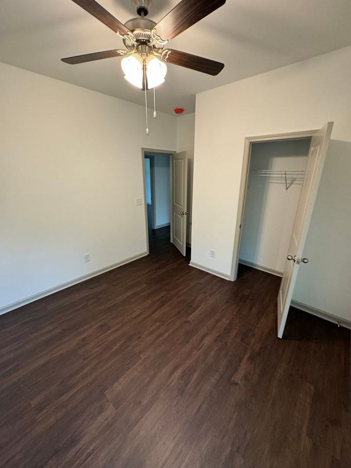 1406 Spring Dr - Photo 6 of 7