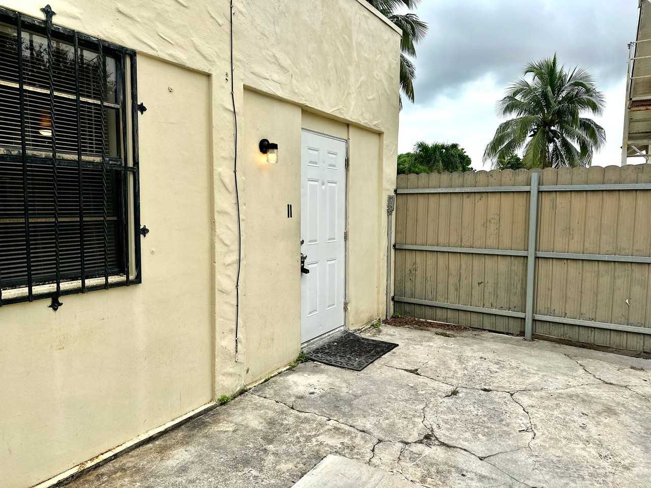 2663 Nw 33rd St - Photo 3 of 42