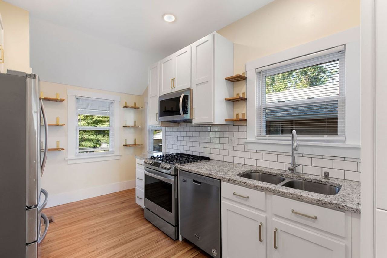 1412 15th Ave - Photo 4 of 26