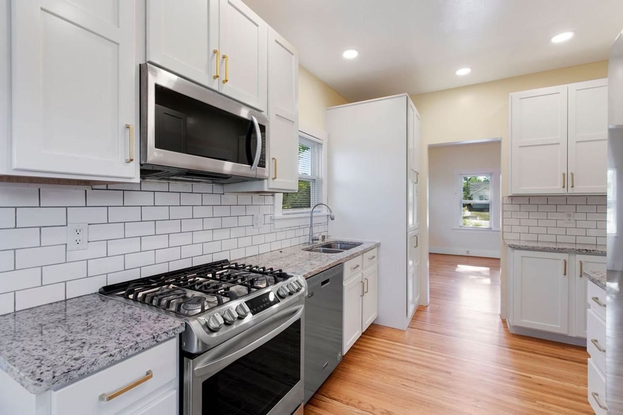 1412 15th Ave - Photo 2 of 26