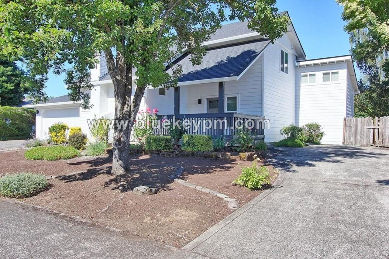 707 Ne 160th Ave - Photo 2 of 20