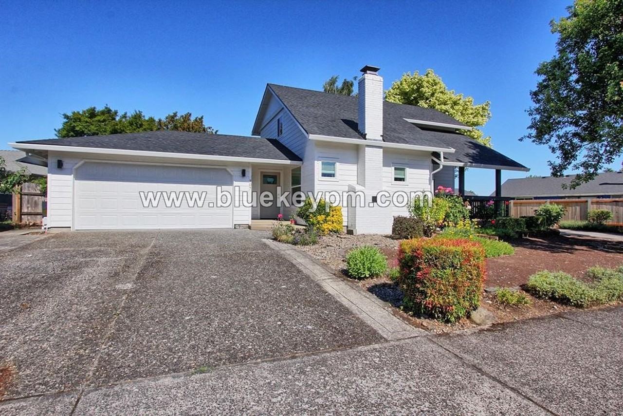 707 Ne 160th Ave - Photo 3 of 20
