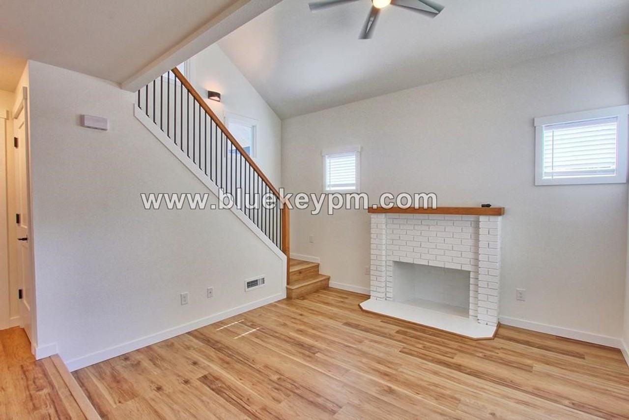 707 Ne 160th Ave - Photo 5 of 20