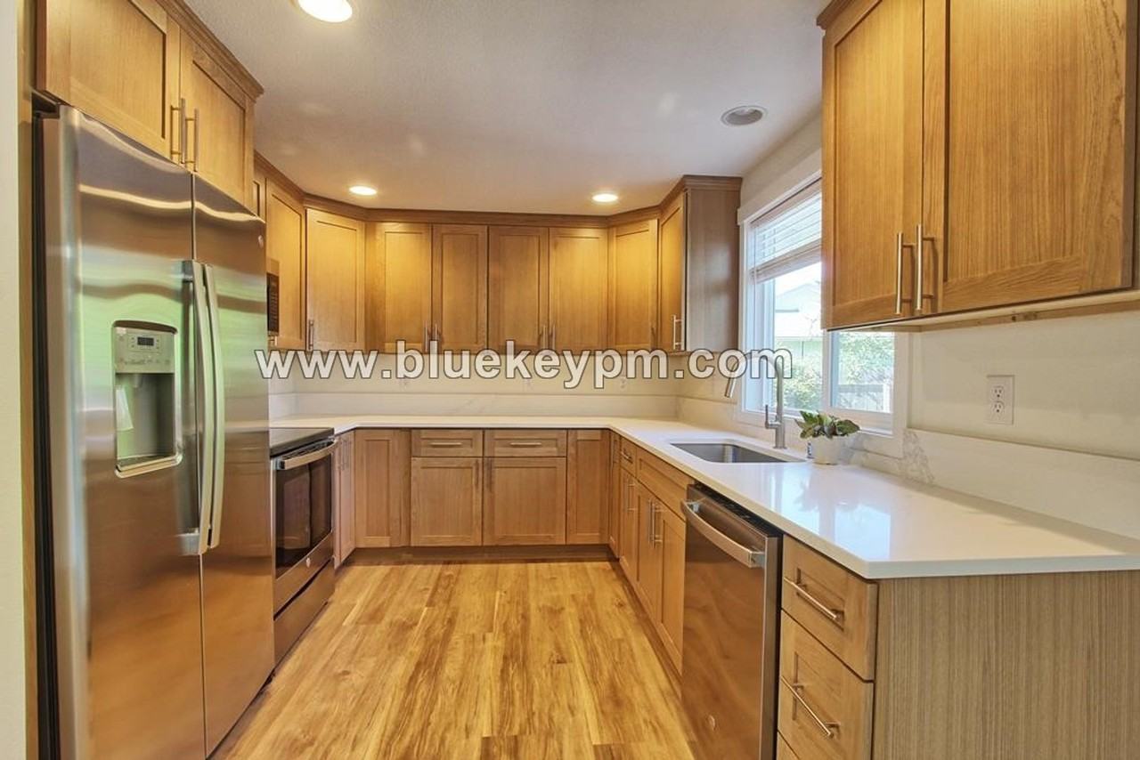 707 Ne 160th Ave - Photo 6 of 20