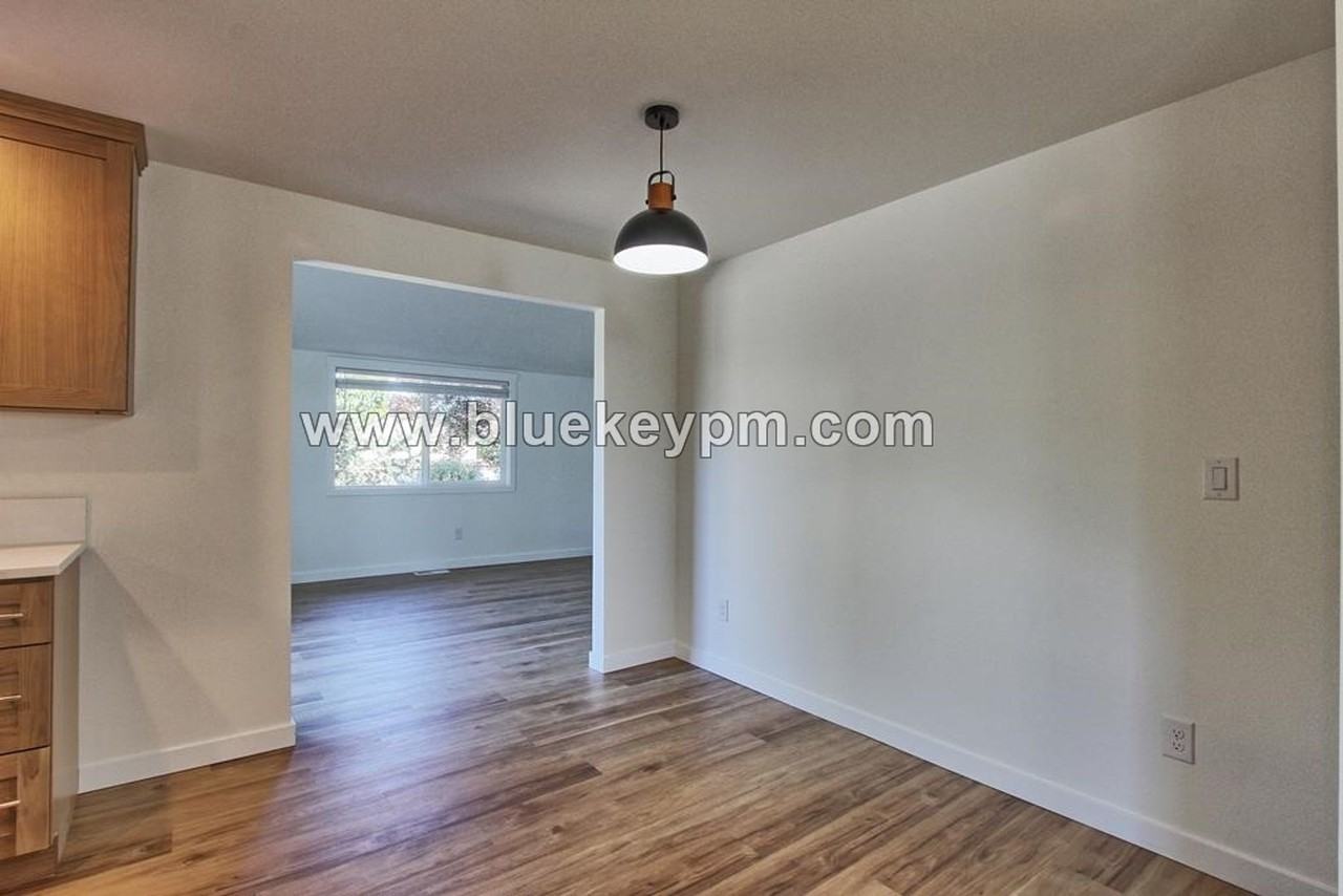 707 Ne 160th Ave - Photo 7 of 20