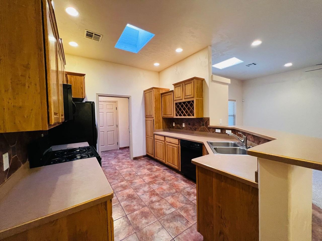 1252 Mission Nuevo Dr - Photo 5 of 22