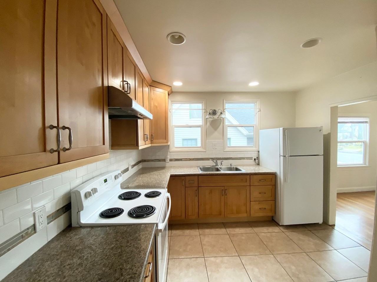 10814 Beverly Ave - Photo 3 of 10