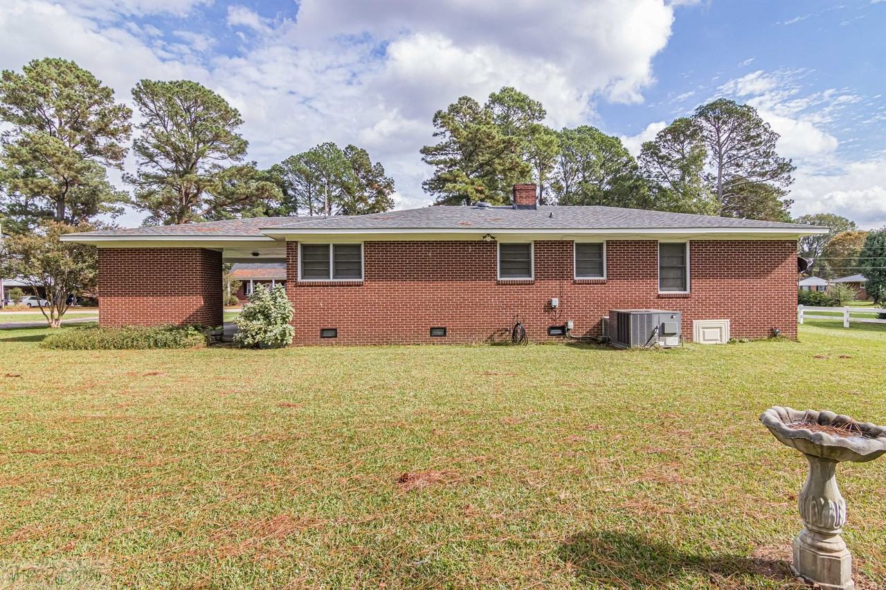 207 Hooks Ave - Photo 2 of 16