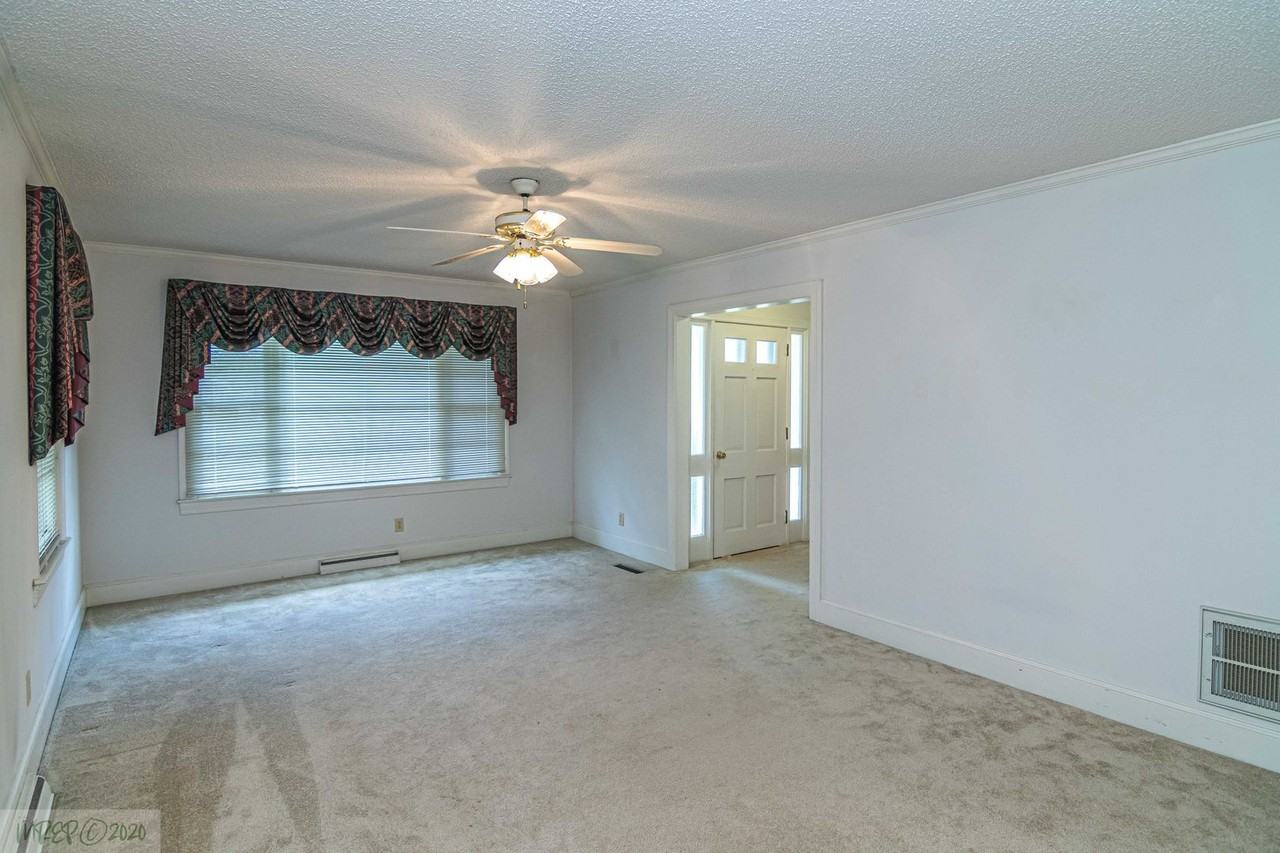 207 Hooks Ave - Photo 3 of 16