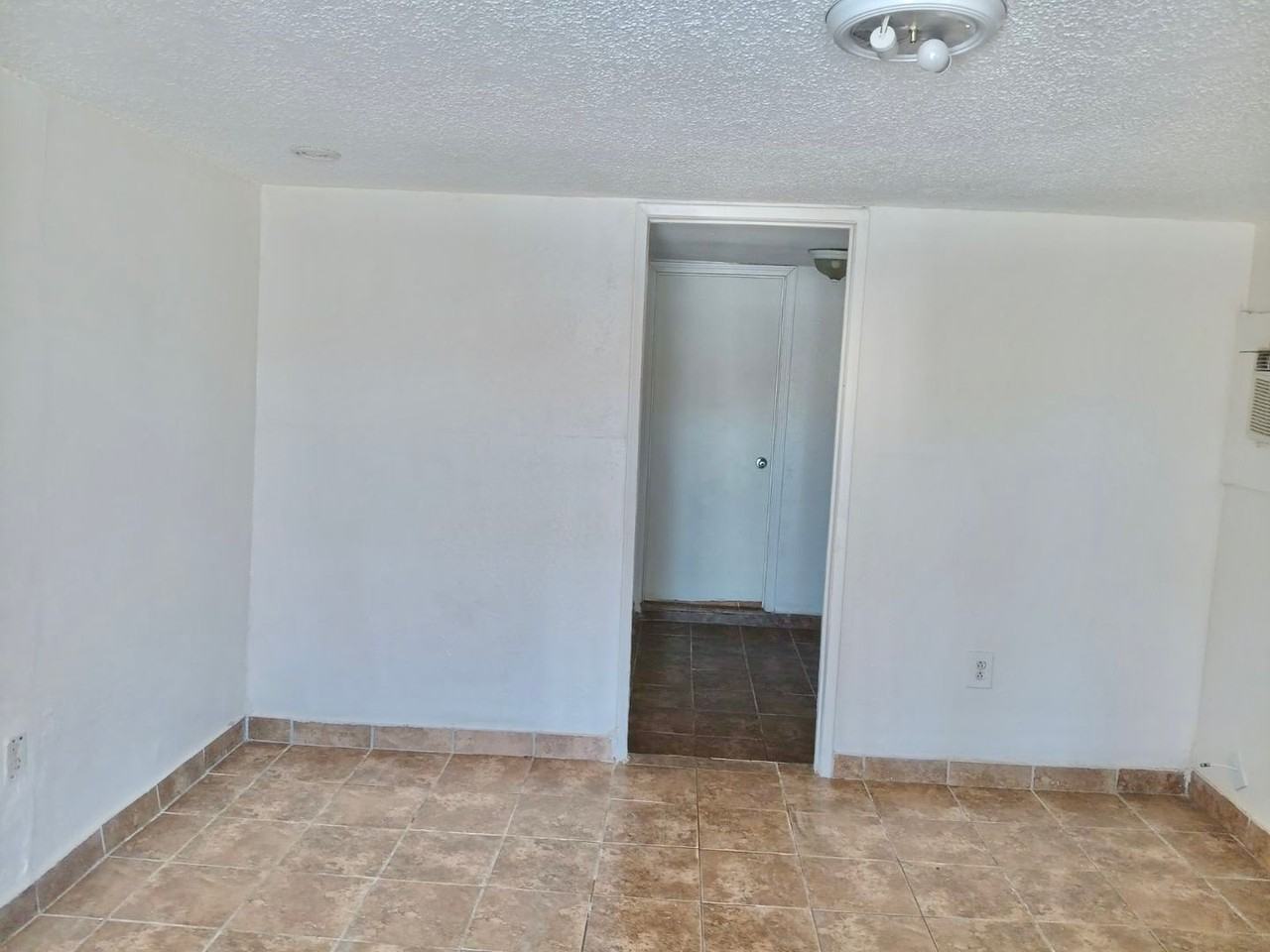 424 E Kern Ave - Photo 2 of 9