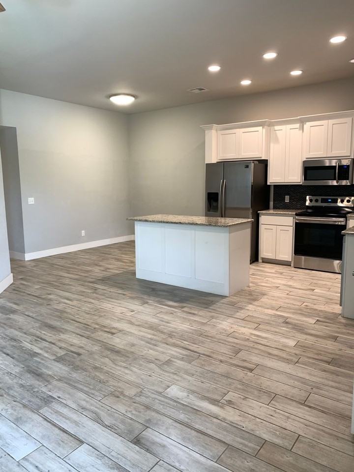 202 Woodbriar Rd - Photo 2 of 29