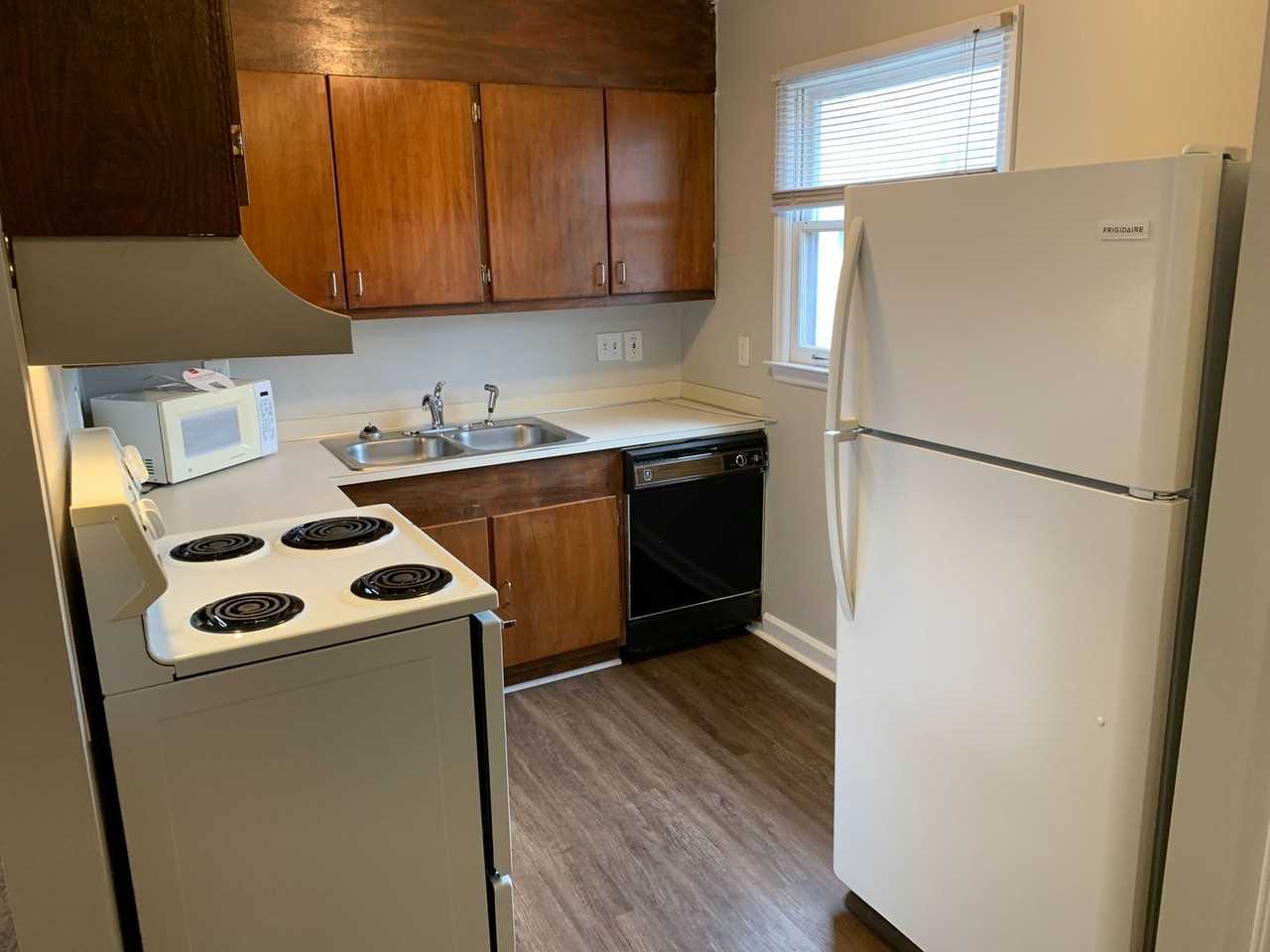 2031 Scott Ave - Photo 3 of 16