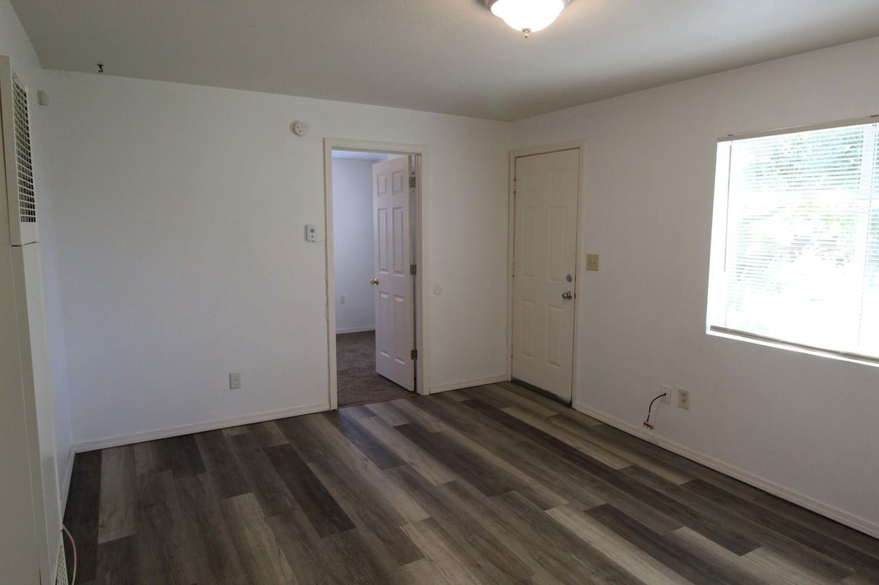 1407 E Providence Ave - Photo 3 of 13