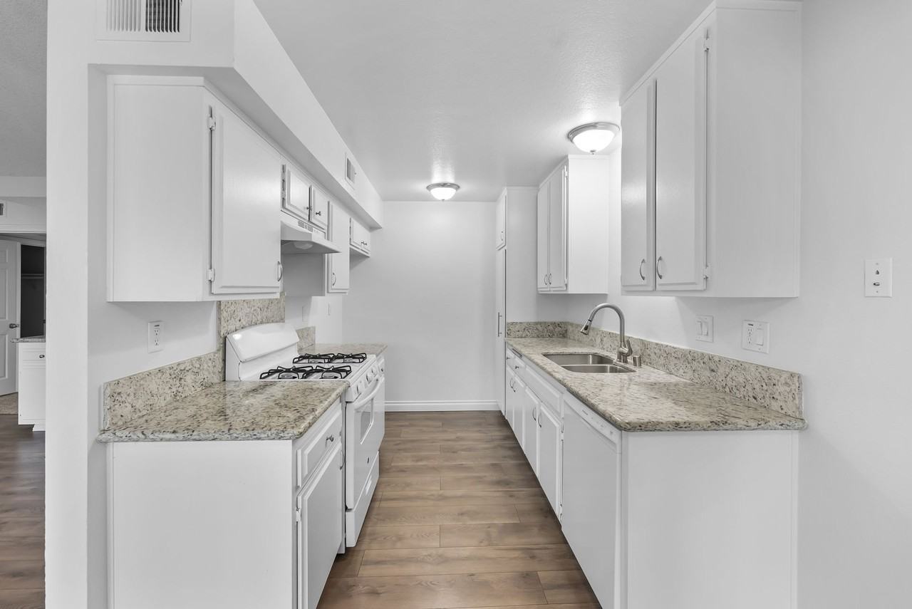 Beachpoint Apartments - Photo 3 of 26