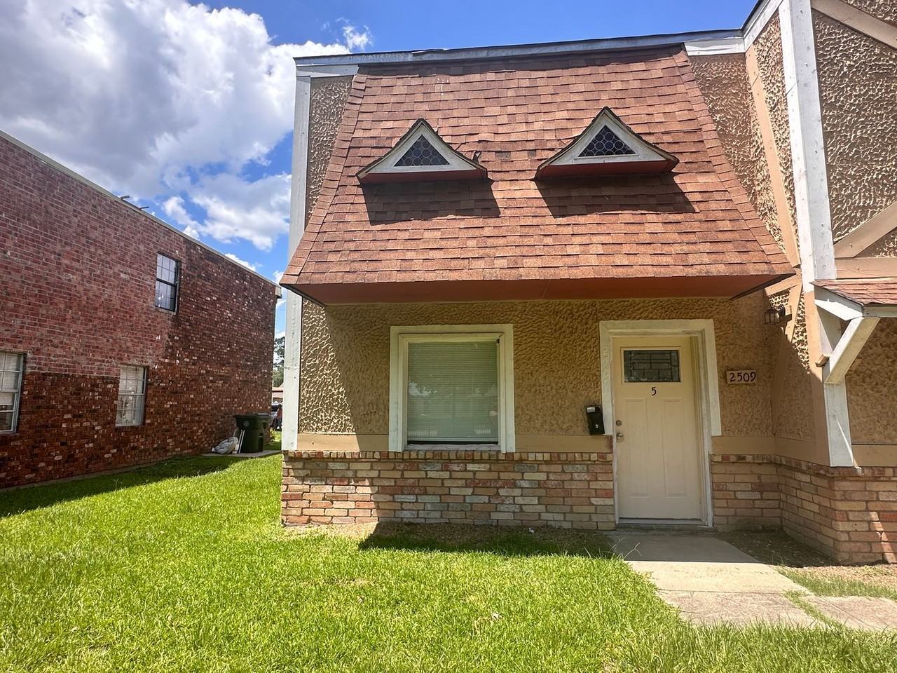 2509 Oak Park Blvd - Photo 2 of 16