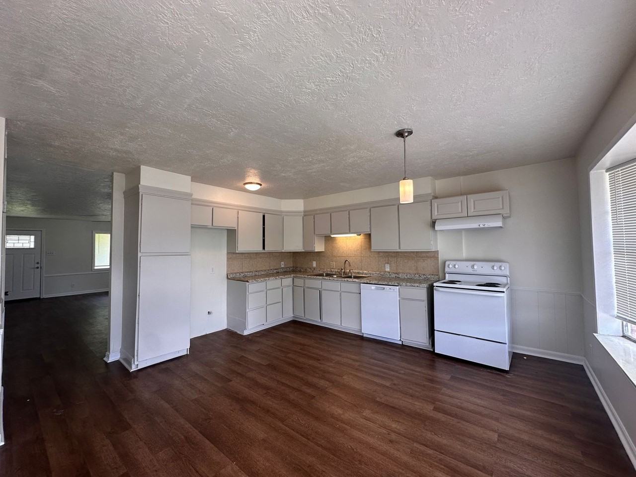 2509 Oak Park Blvd - Photo 4 of 16