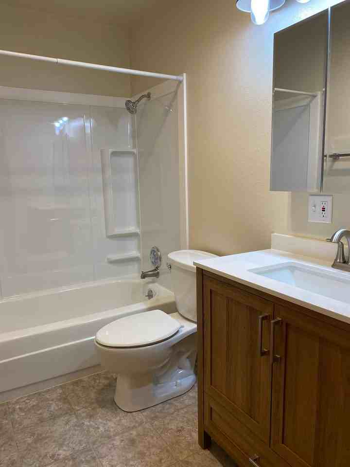 2120 W 10th St - Photo 6 of 8