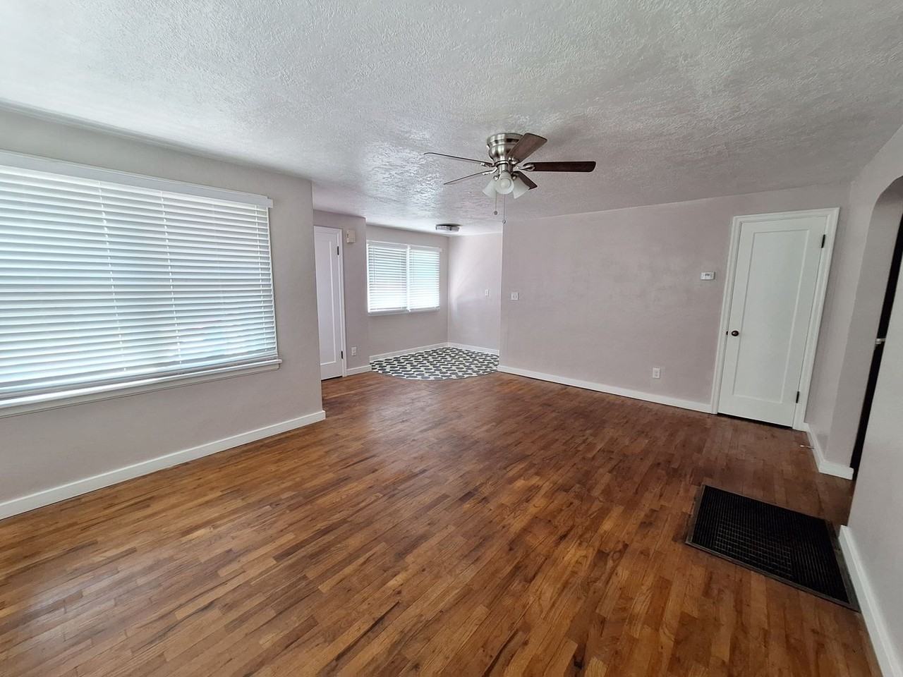 116 Nw 9th St - Photo 3 of 13