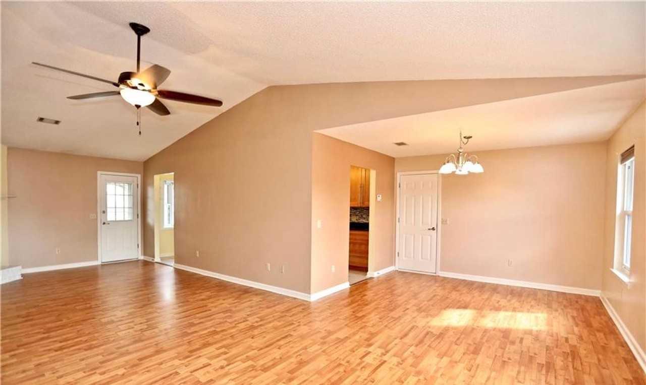 1446 Coalition Cir - Photo 3 of 10