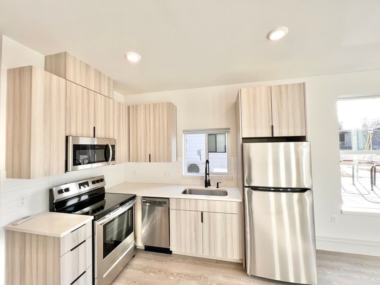L0529 - Drummond Townhomes 2 - Photo 5 of 24