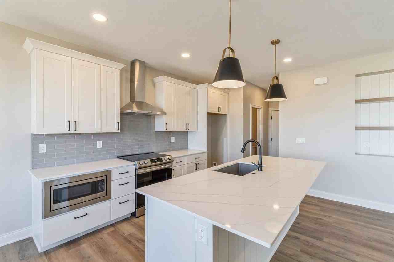 2103 Lacey Dr - Photo 3 of 19