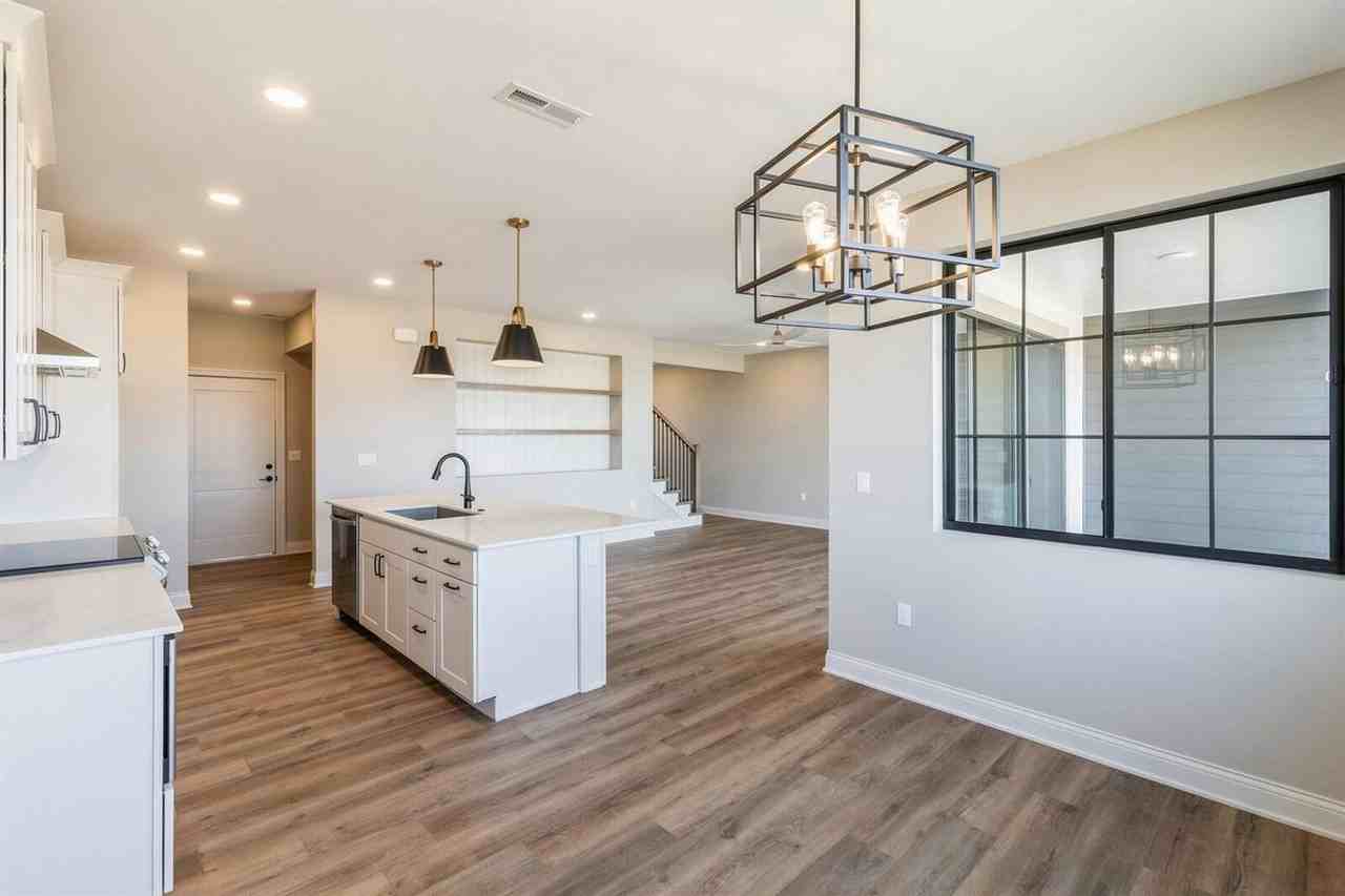 2103 Lacey Dr - Photo 4 of 19