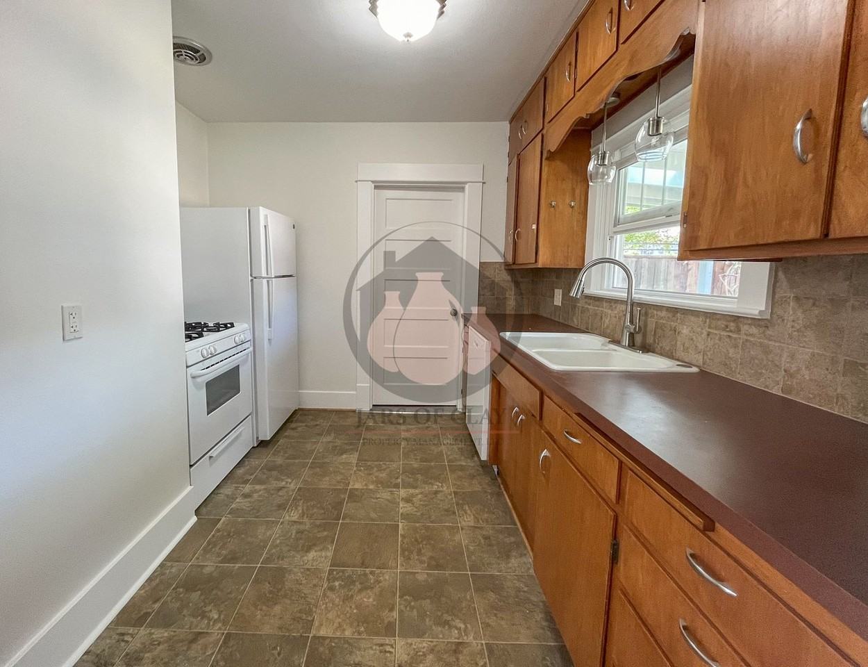 2125 Winter St Se - Photo 2 of 13