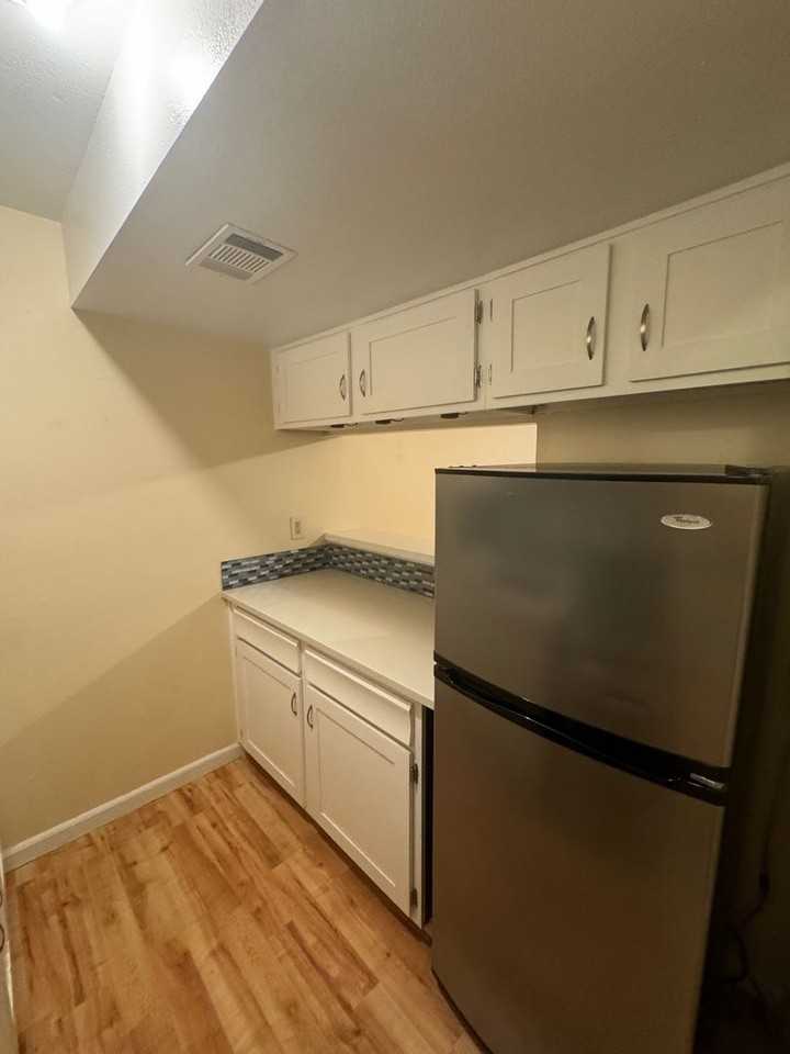 3000 Broadway #16 - Photo 7 of 11