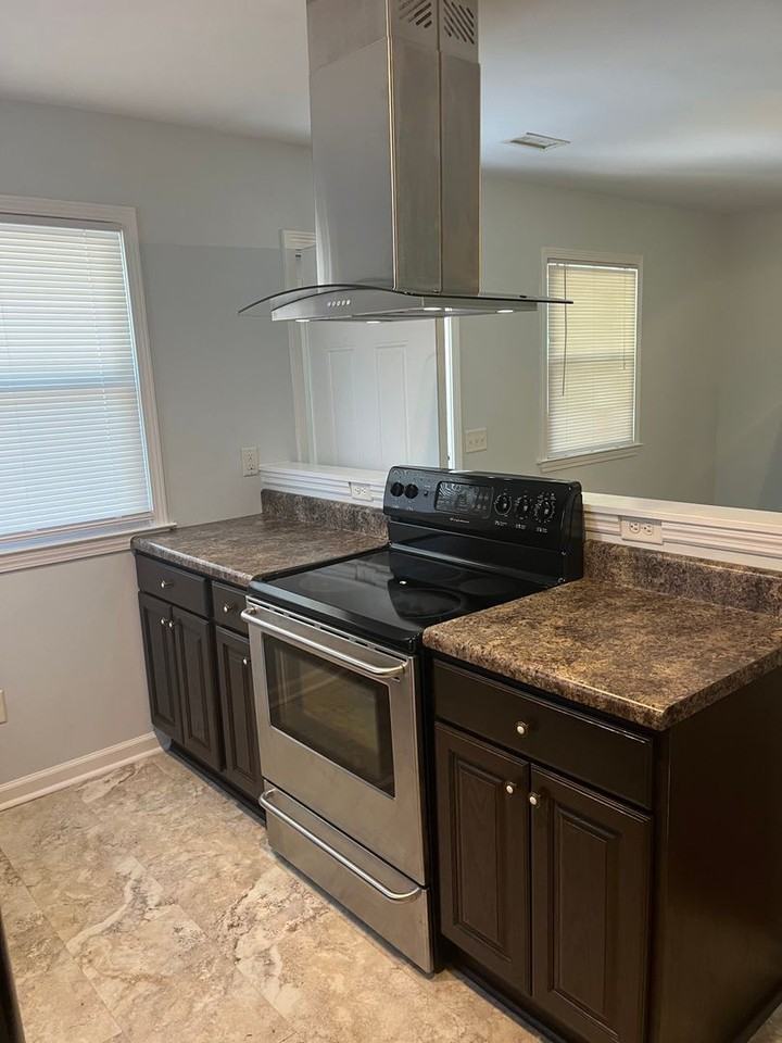 317 Henry St - Photo 2 of 11