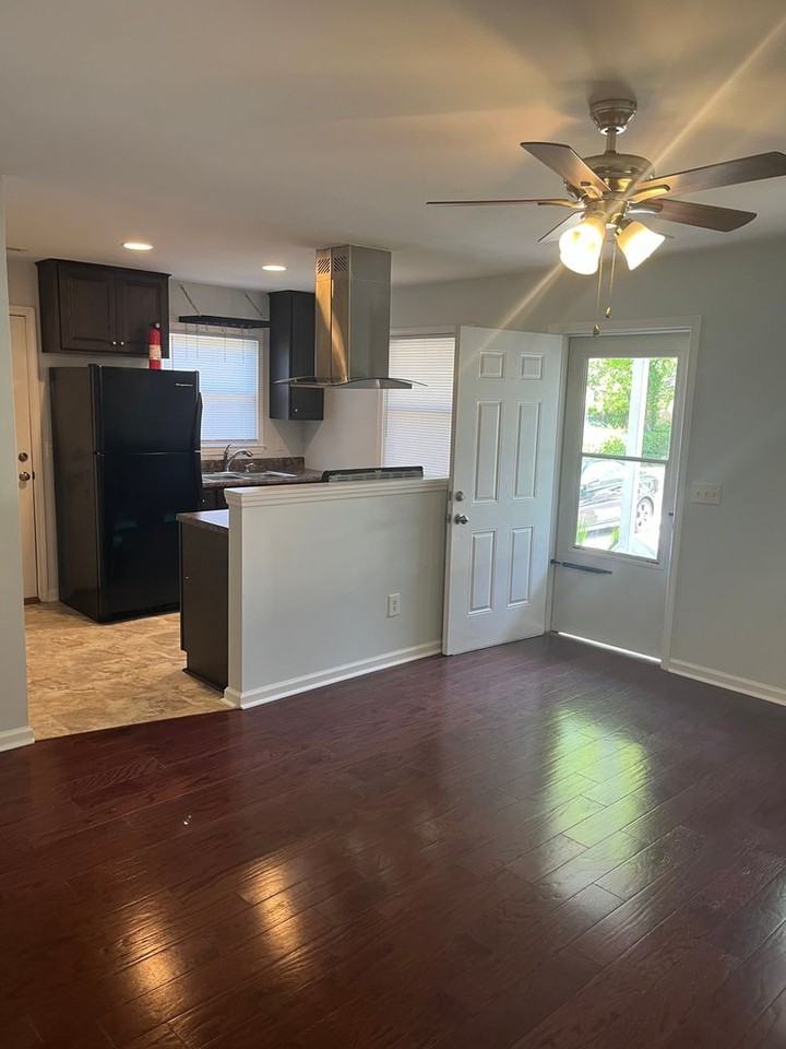 317 Henry St - Photo 3 of 11