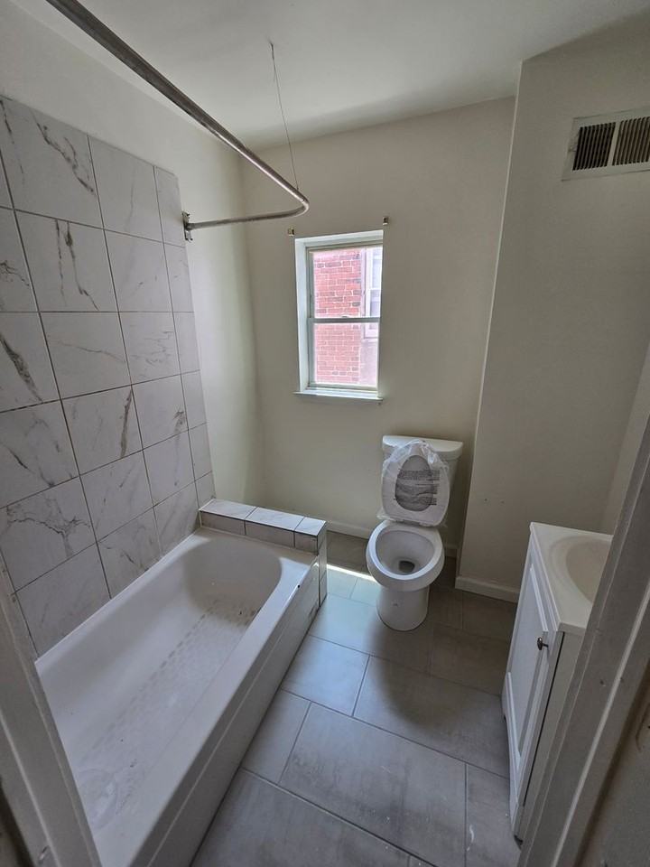 47 N Hobart St - Photo 7 of 11