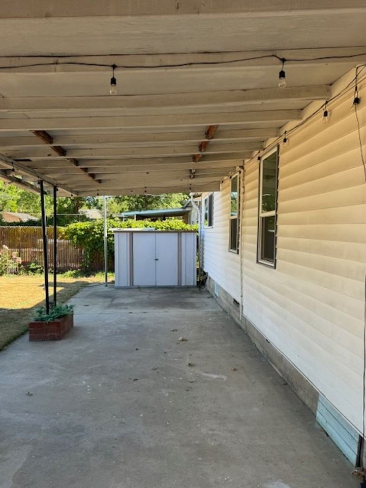 111 Chestnut St - Photo 5 of 21