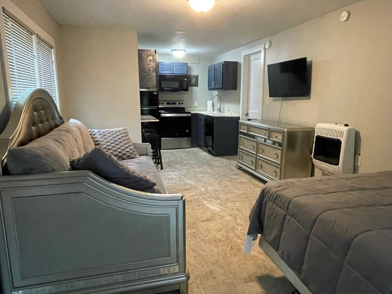 1212 5th St Se - Photo 2 of 11