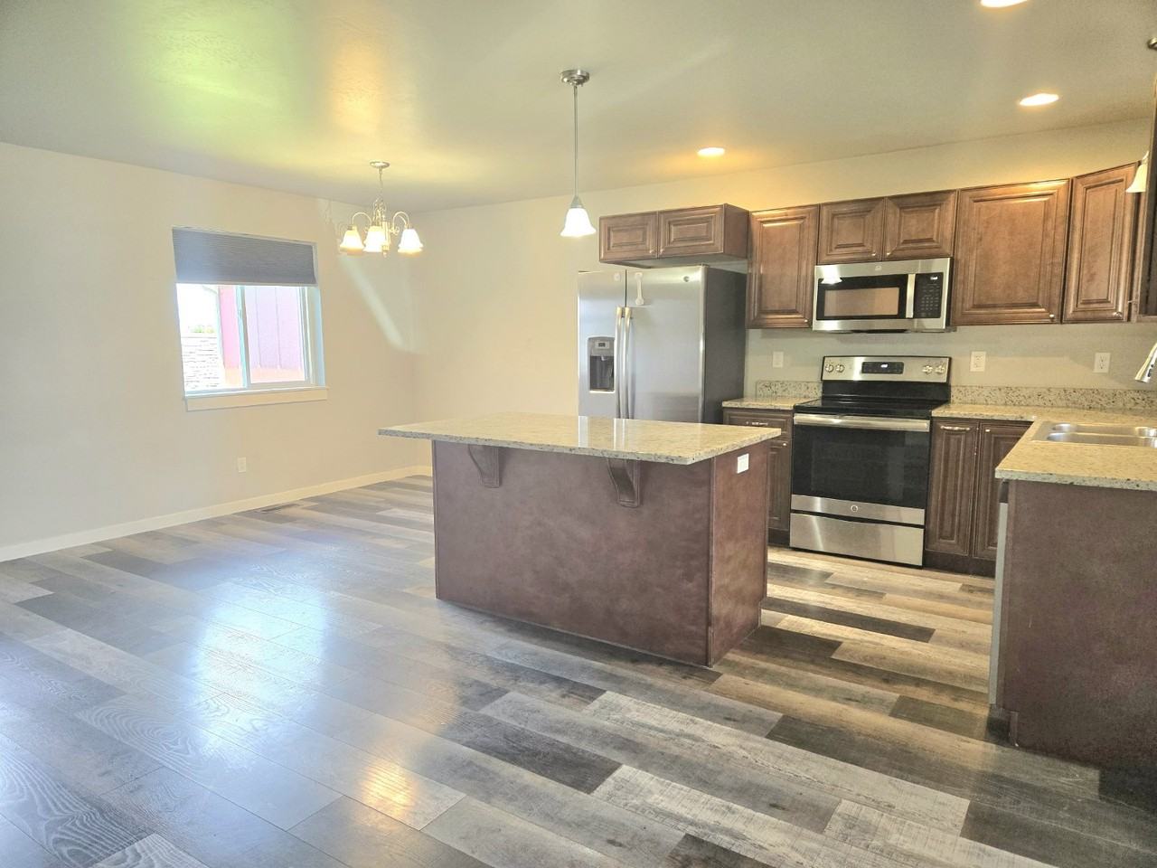 441 Hollyhock Ln - Photo 2 of 17