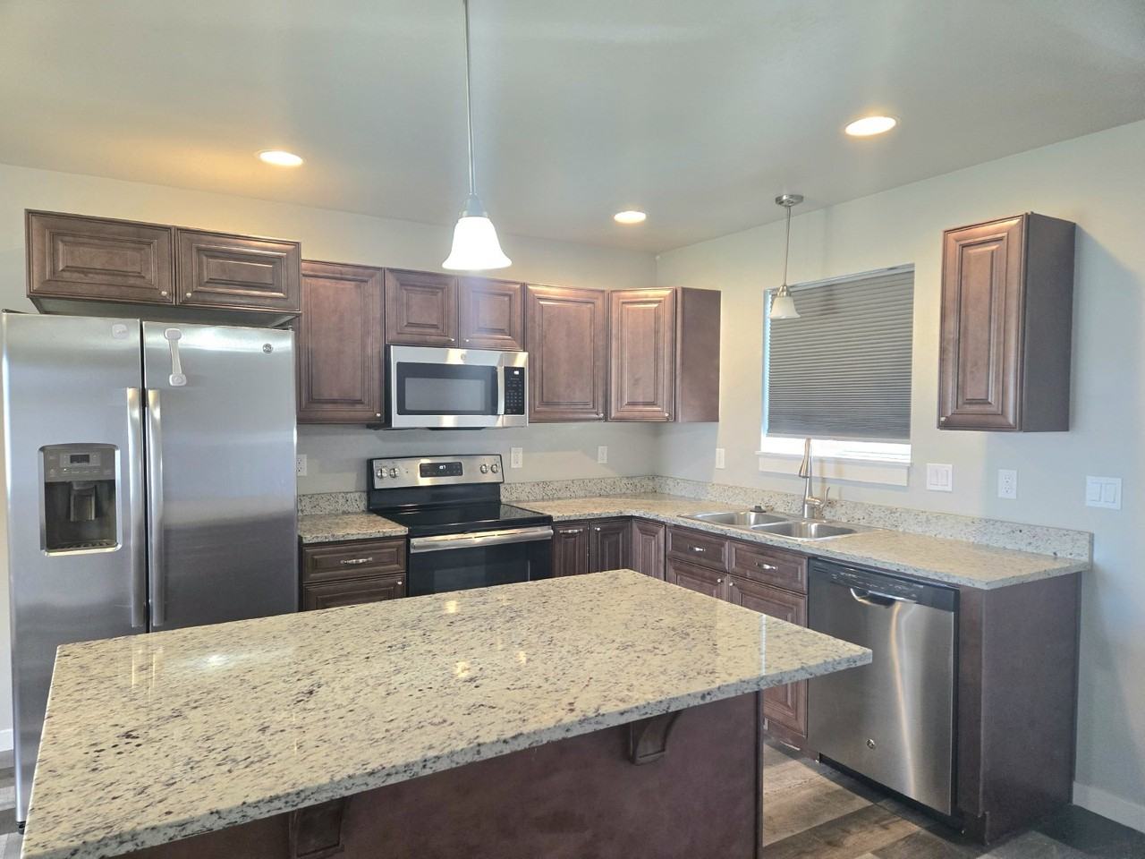 441 Hollyhock Ln - Photo 3 of 17