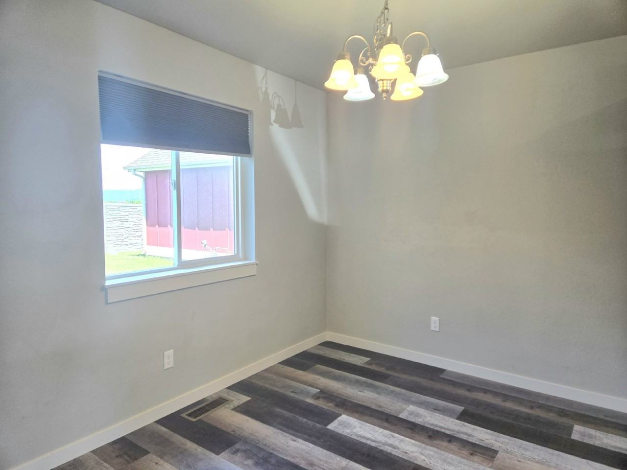 441 Hollyhock Ln - Photo 7 of 17