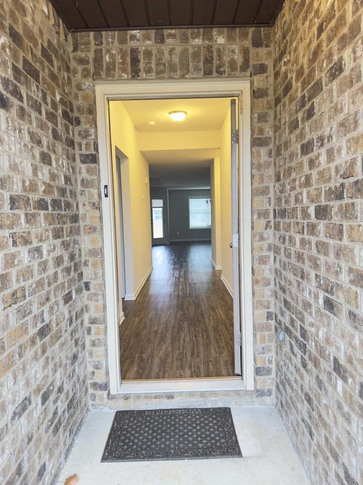 1106 Colonial Dr Sw #NA - Photo 3 of 32