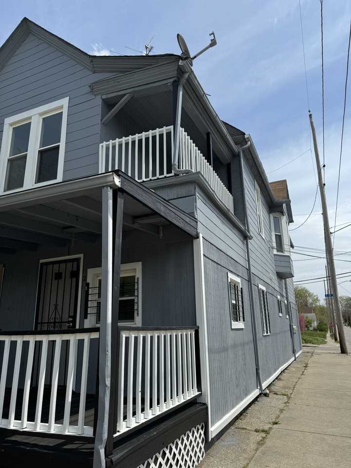 3860 E 72nd St #3 - Photo 4 of 19